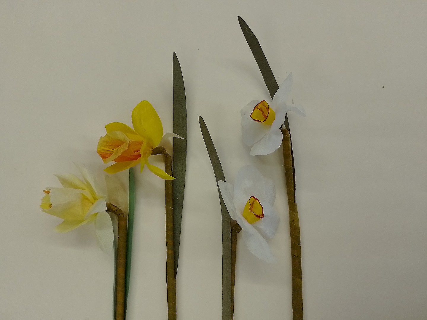 Annerose Lechner, Zarte Frühlingsblumen aus Papier