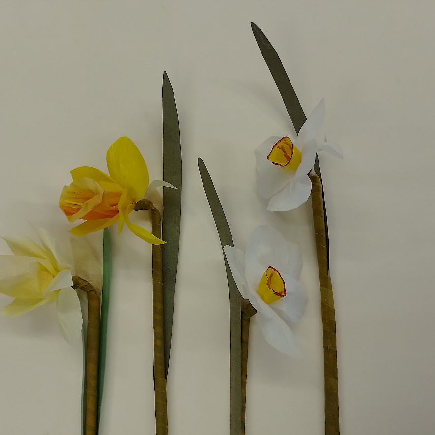 Annerose Lechner, Zarte Frühlingsblumen aus Papier
