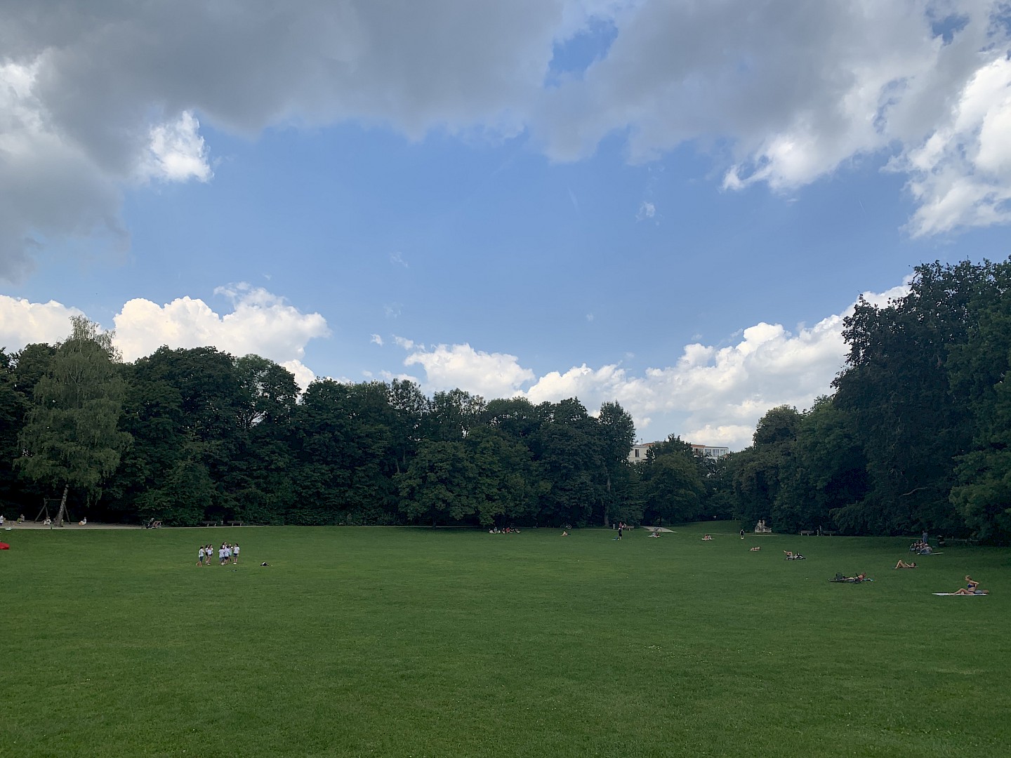 Rasenfläche im Bavariapark