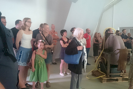 Free guided tour for the public on the monthly Künstlersonntag in the DomagkAteliers