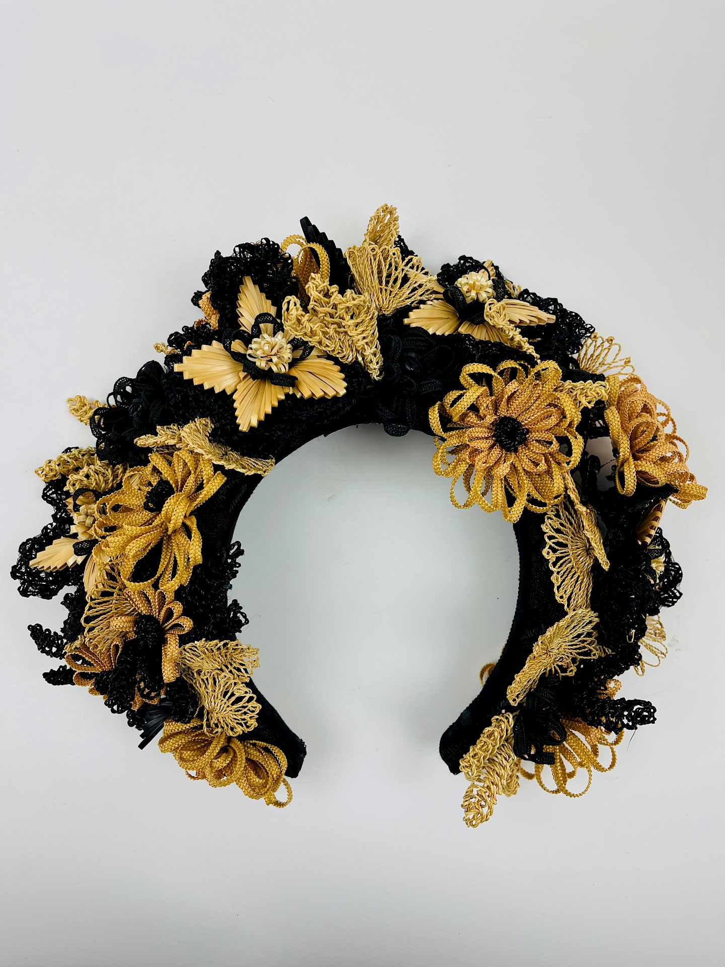 Christiane Engelsberger, hairband made of rye straw, twisted and braided