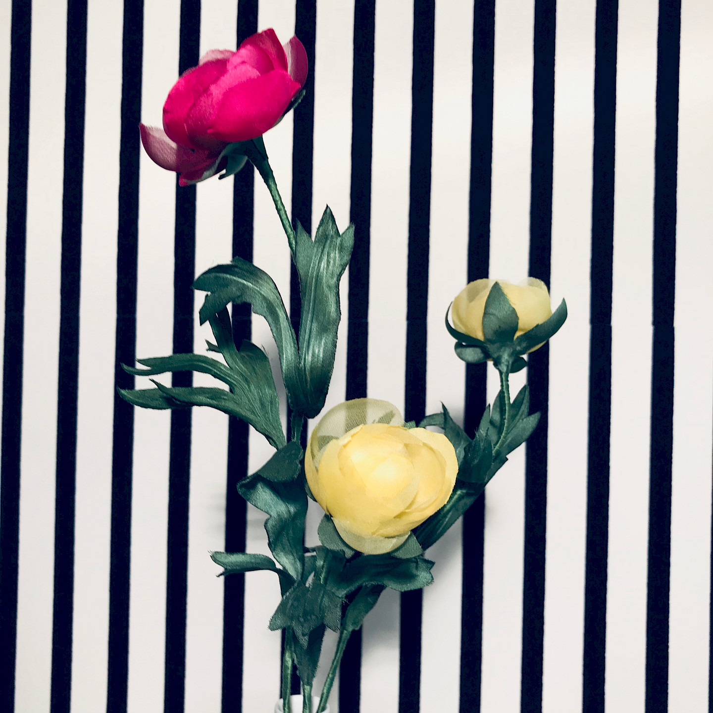 Effi Pingel, Stoffblumen: Ranunkelblüten, Organza, handgeschnitten, handgeformt