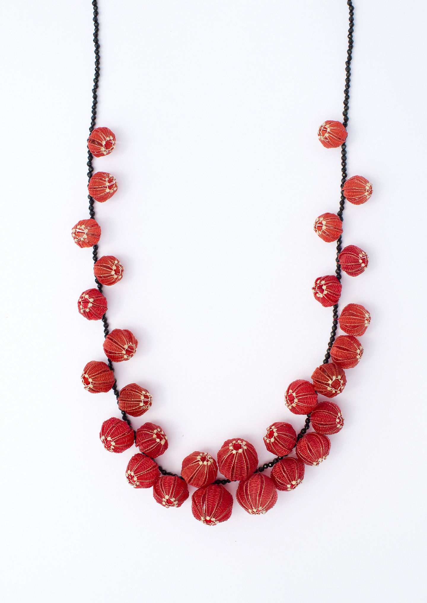 Dorit Schubert: Necklace "Gooseberries", nylon threads, bobbin lace