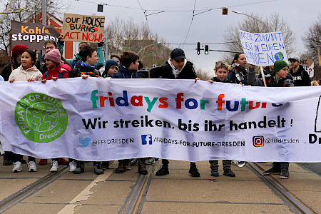 Zur Rettung des Klimas gingen viele Schulkinder auf die Straße. Hier zu sehen Dresden 2019.