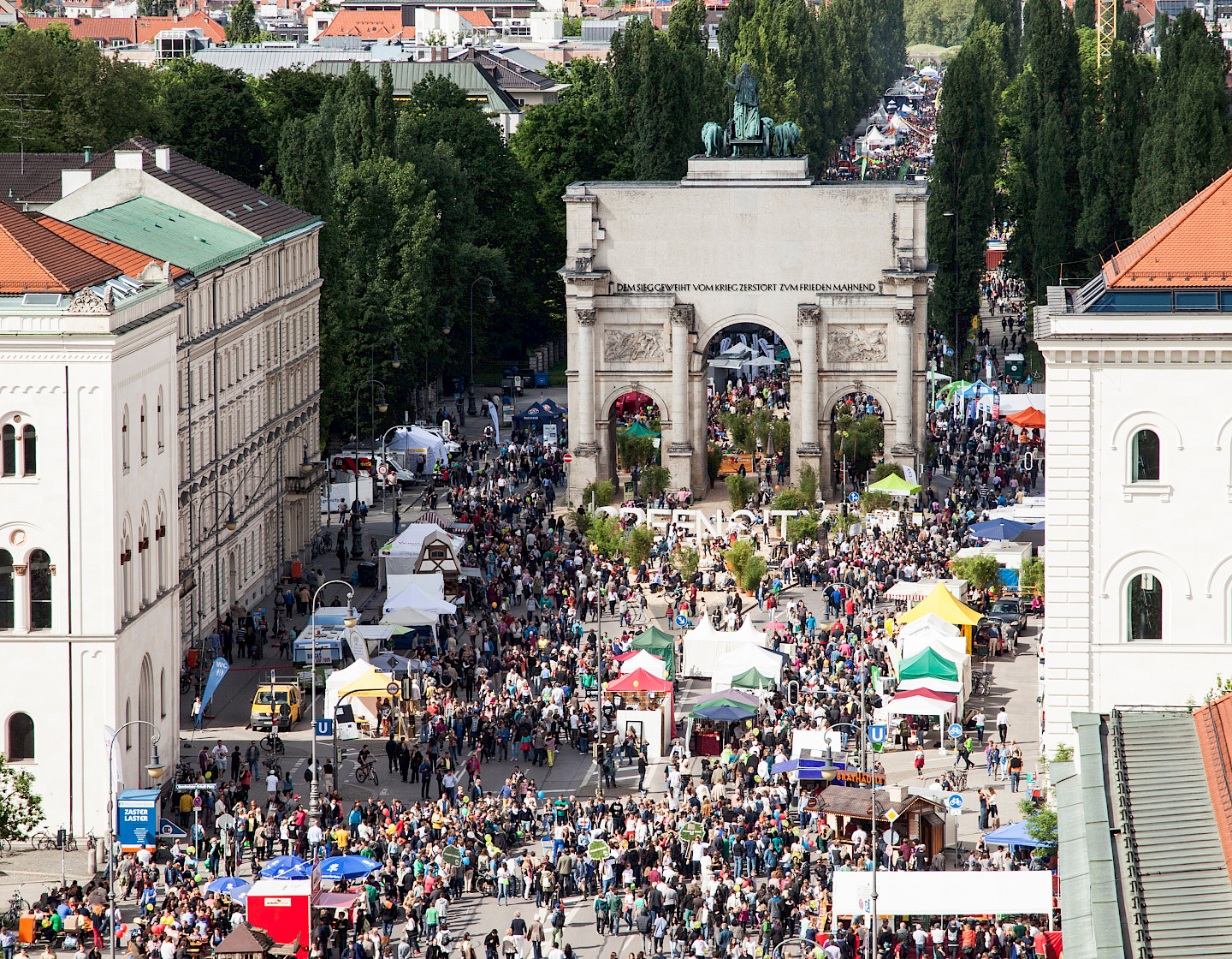 Das Zamanand Festival is a street festival at Ludwigstraße with hundreds of thousand spectators.
